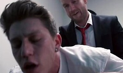 Mensexgear - Paul Canons Electronic Butt Plug Is Unleashed When He Interviews With Hot Kit Cohen